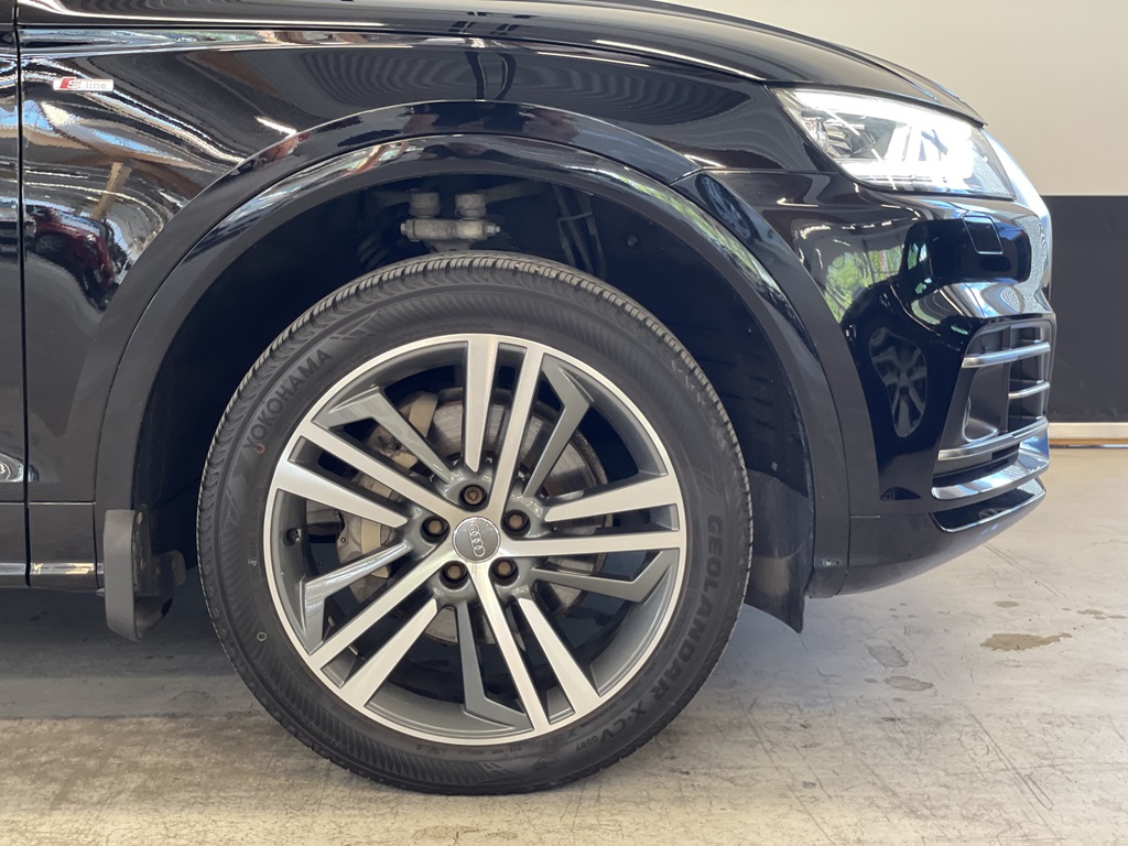 Audi Q5 HDJ77W