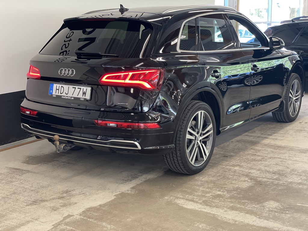 Audi Q5 HDJ77W