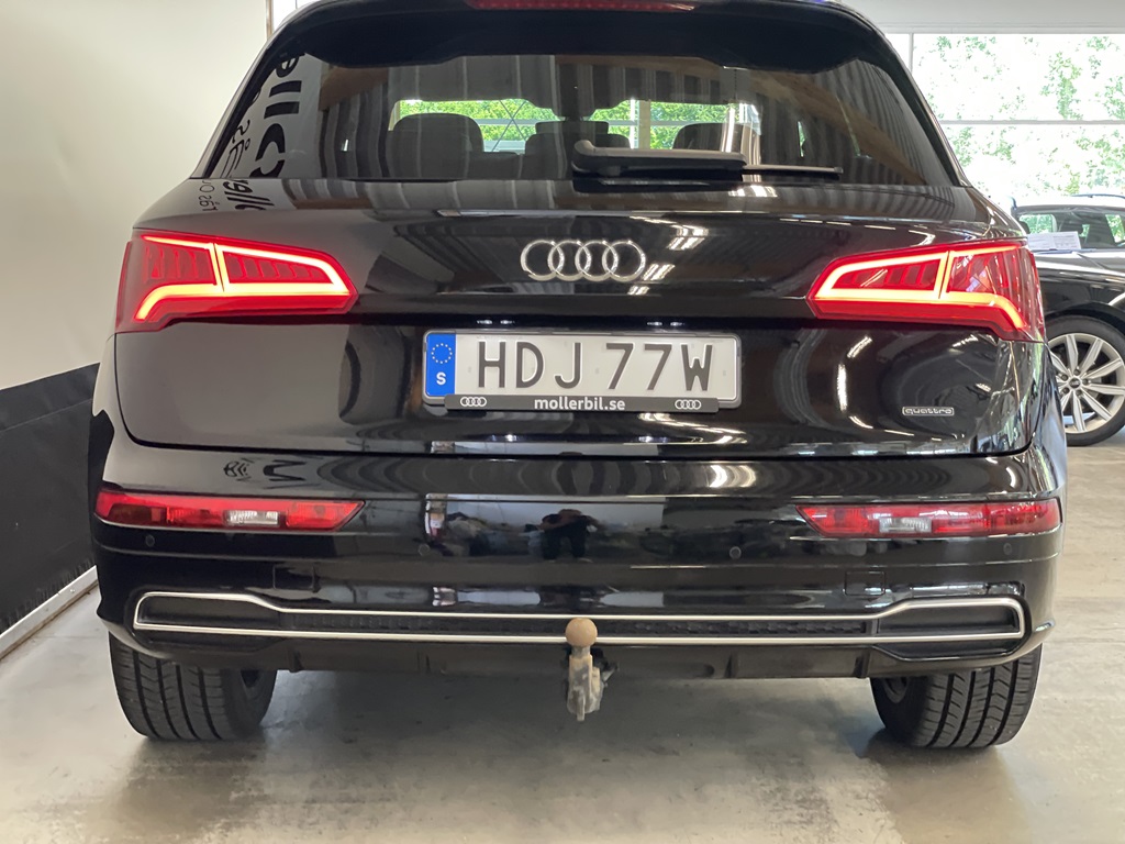 Audi Q5 HDJ77W