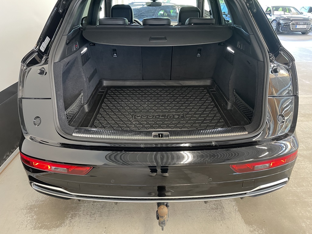 Audi Q5 HDJ77W