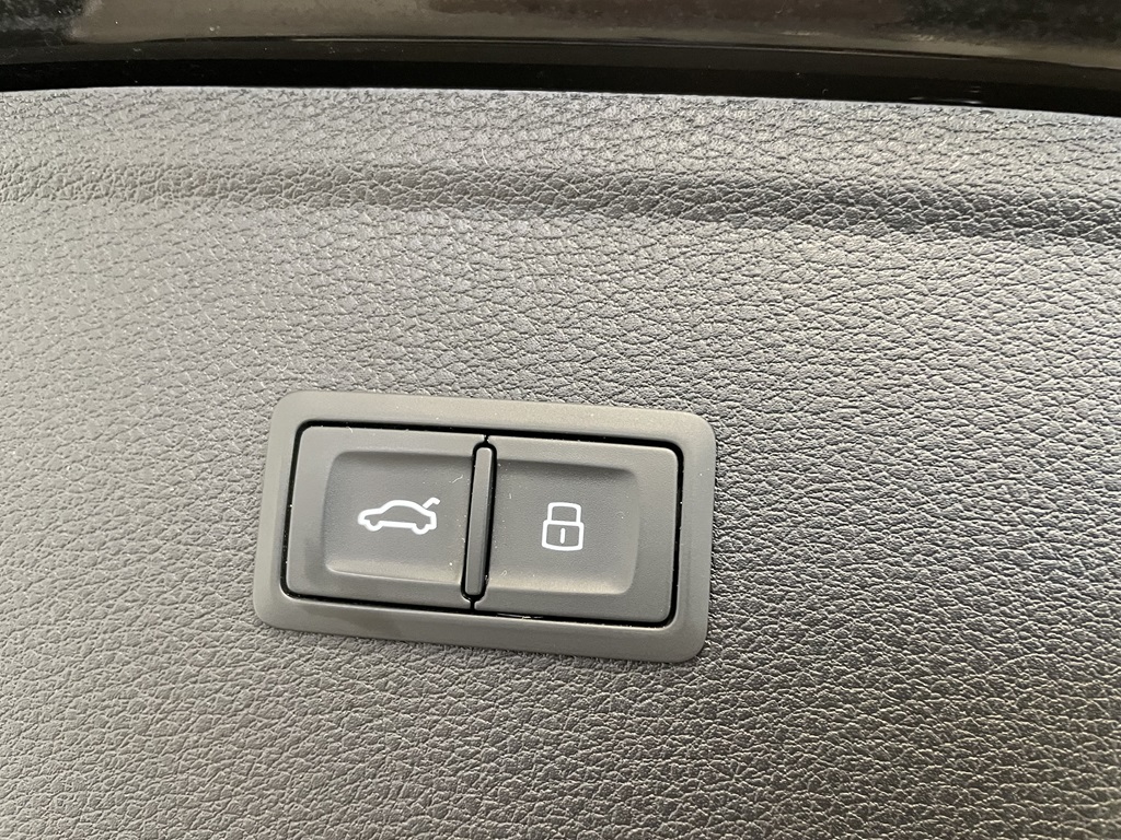 Audi Q5 HDJ77W