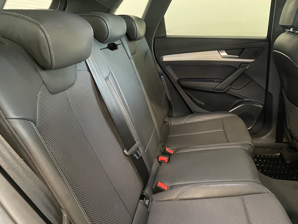 Audi Q5 HDJ77W