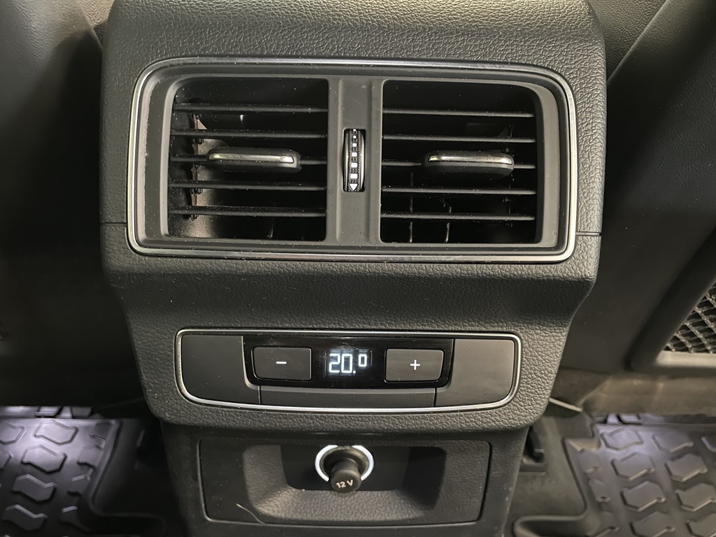 Audi Q5 HDJ77W