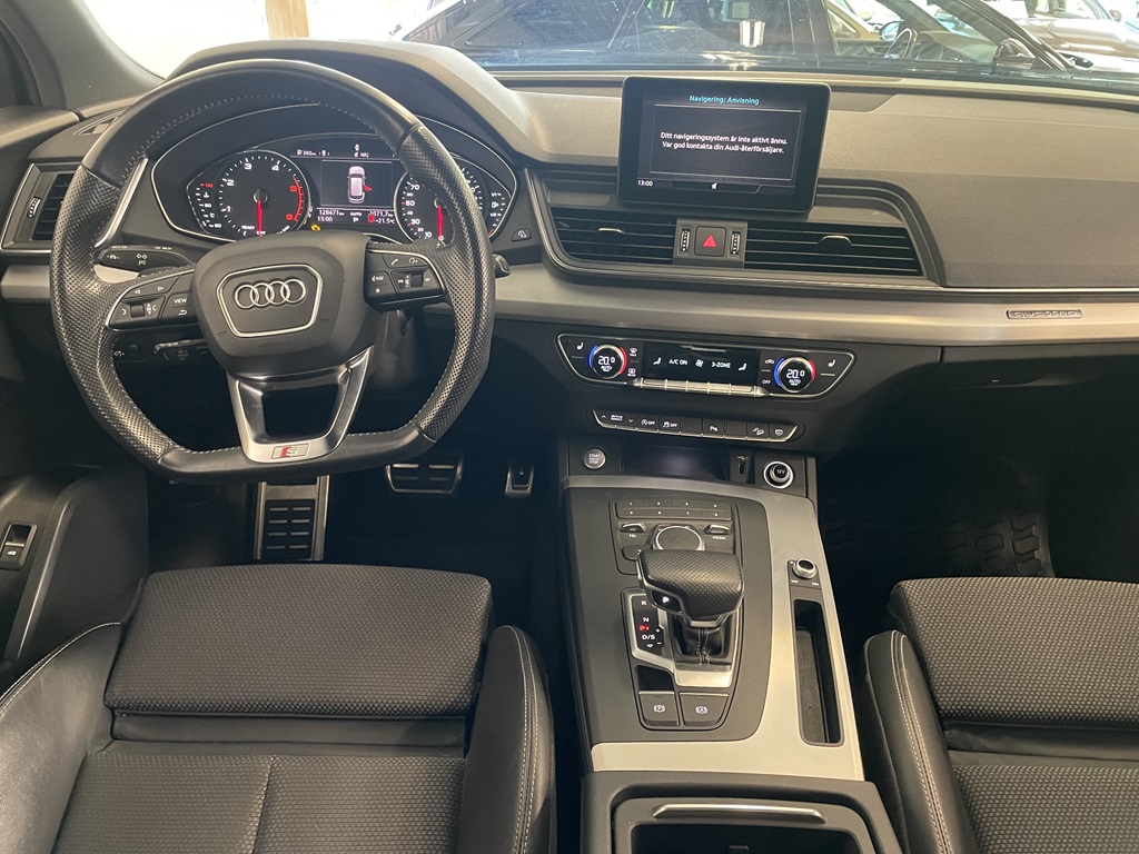 Audi Q5 HDJ77W