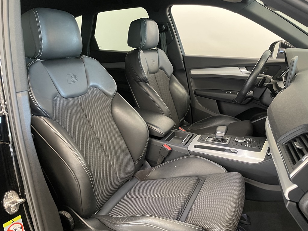 Audi Q5 HDJ77W