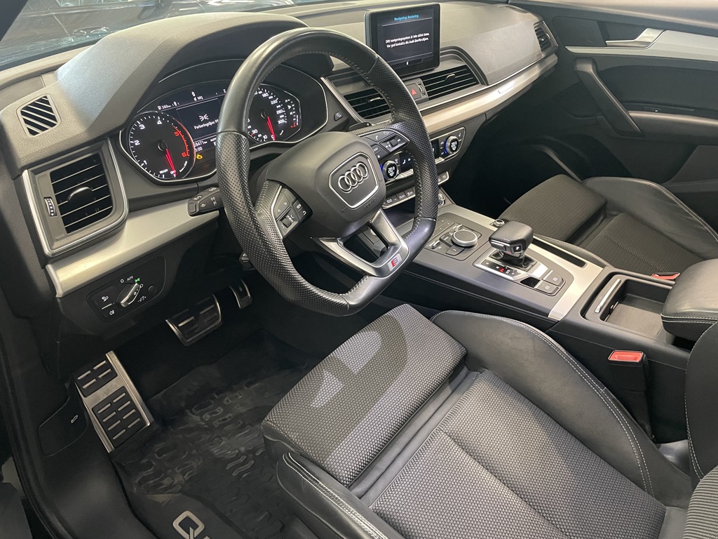 Audi Q5 HDJ77W