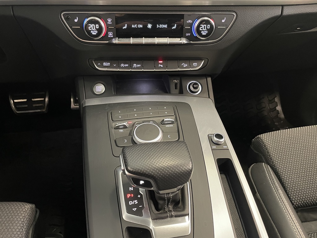 Audi Q5 HDJ77W