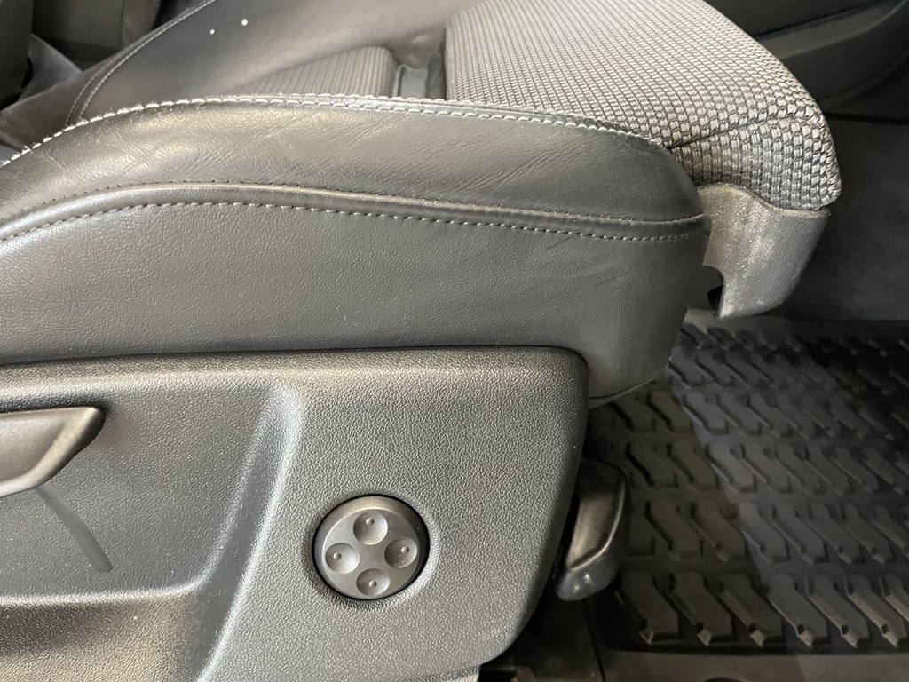 Audi Q5 HDJ77W
