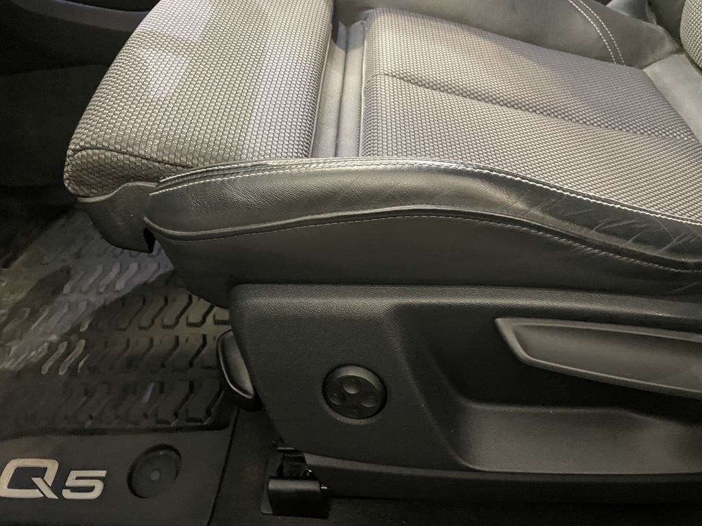 Audi Q5 HDJ77W