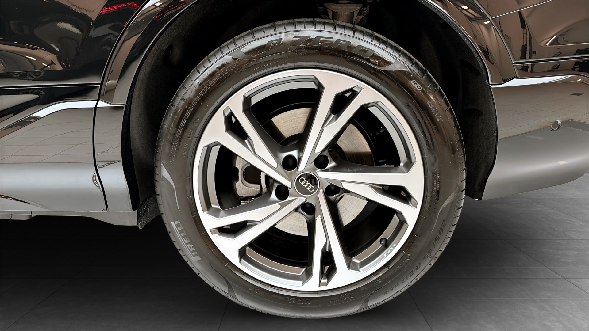 Audi Q6 e-tron HDN95X