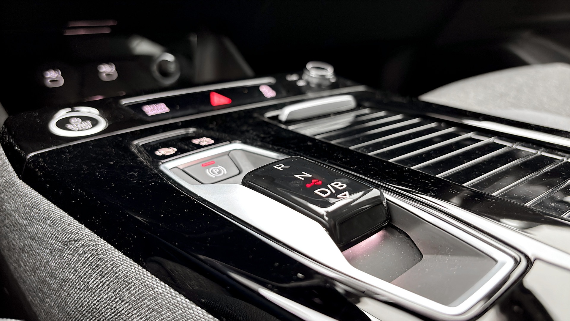 Audi Q6 e-tron HDN95X