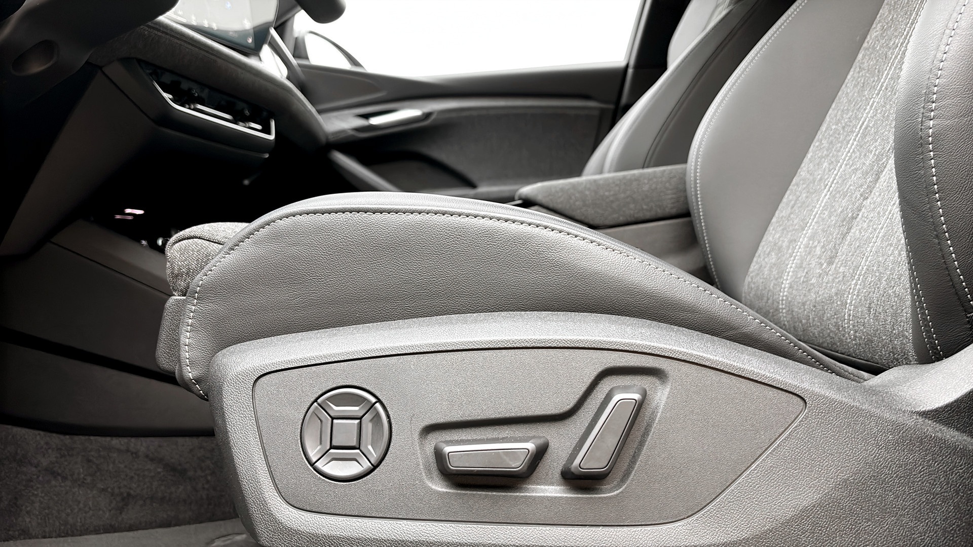 Audi Q6 e-tron HDN95X