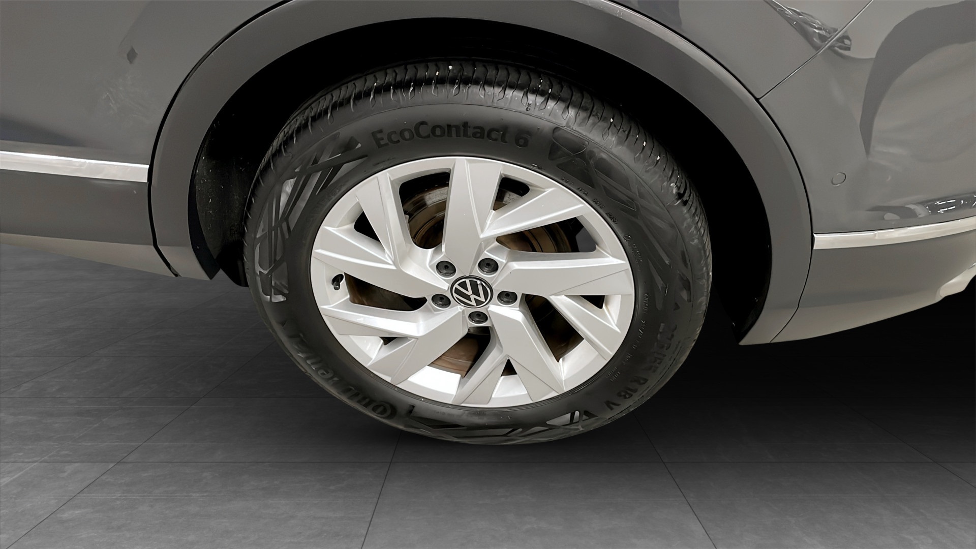 Volkswagen Tiguan HFJ57W