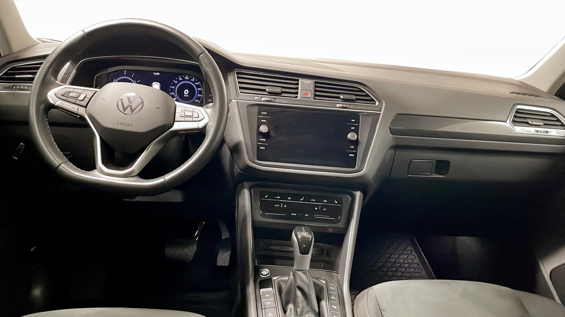 Volkswagen Tiguan HFJ57W