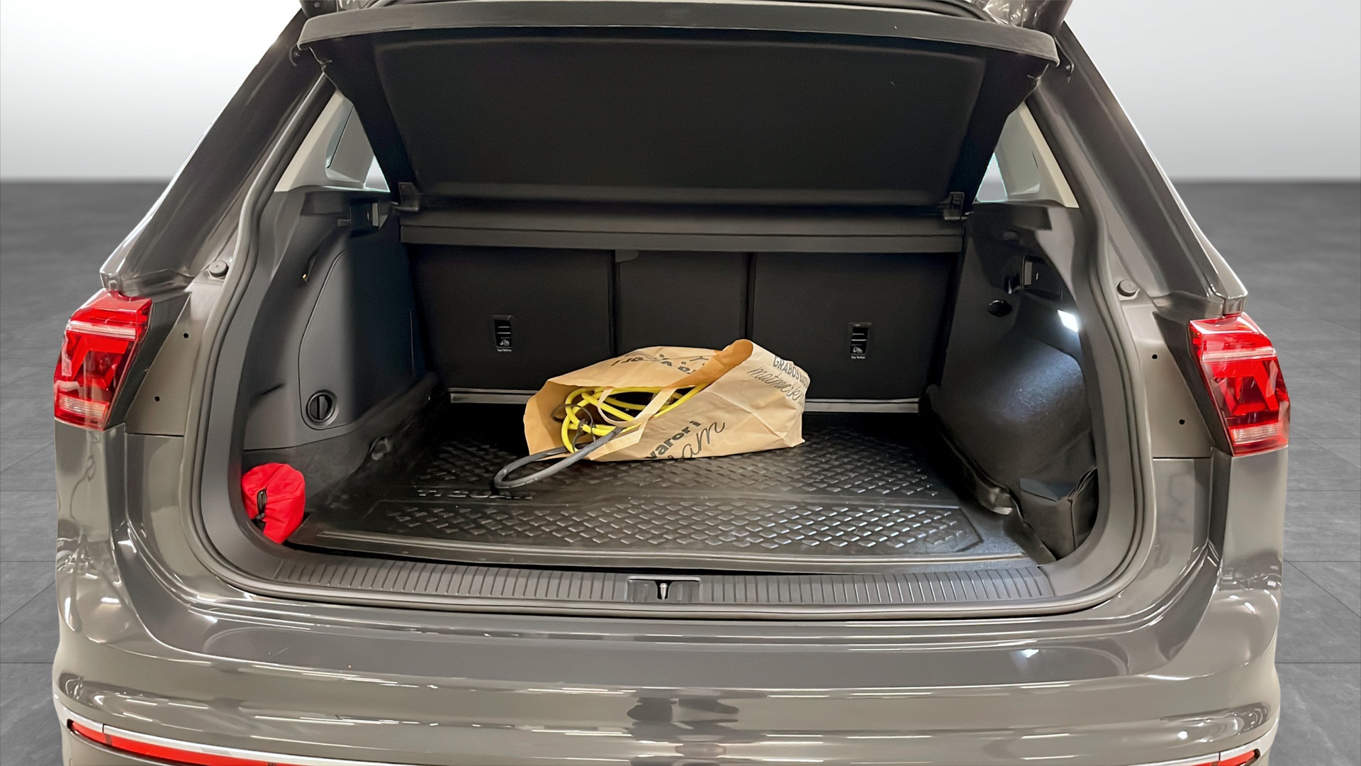 Volkswagen Tiguan HFJ57W