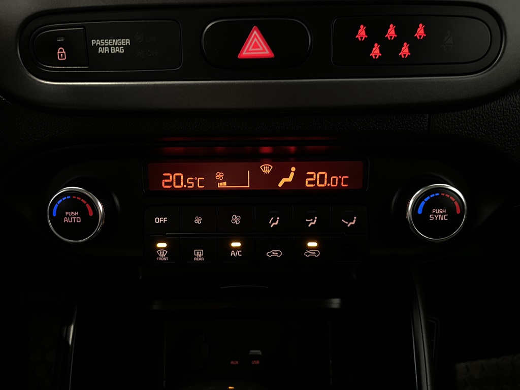 Kia Carens HFS735