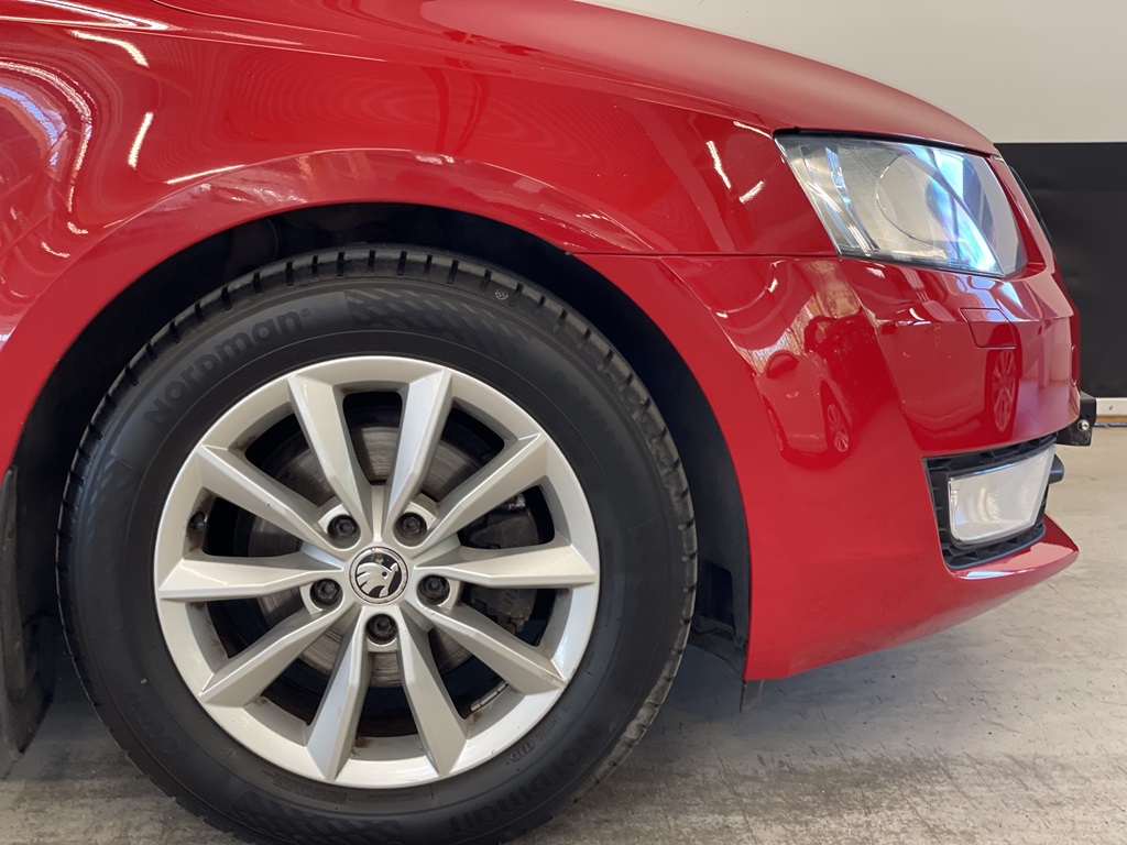 Skoda Octavia HHH870
