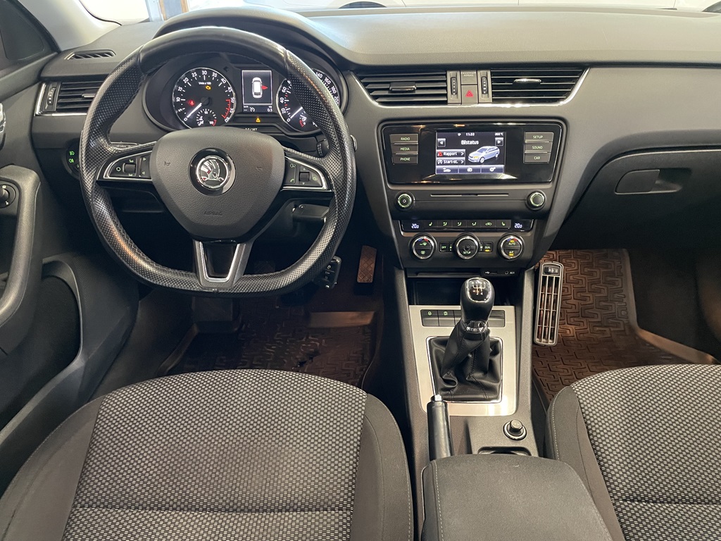 Skoda Octavia HHH870