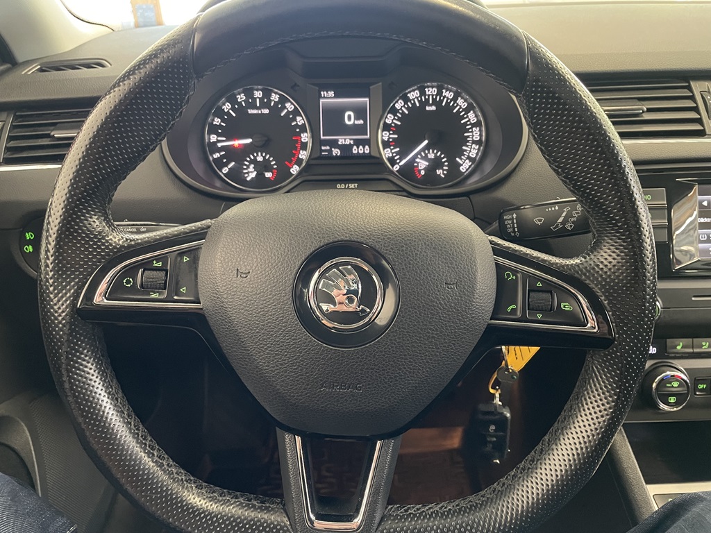 Skoda Octavia HHH870
