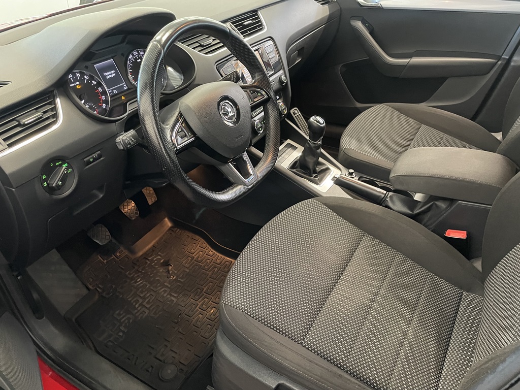 Skoda Octavia HHH870
