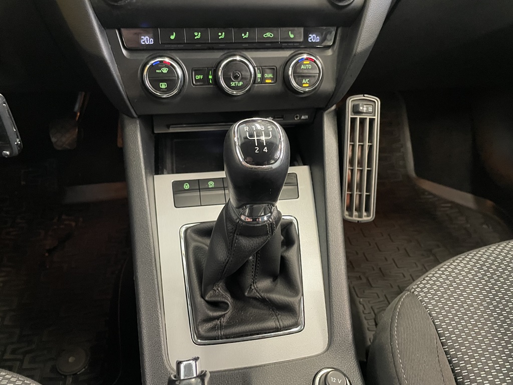 Skoda Octavia HHH870