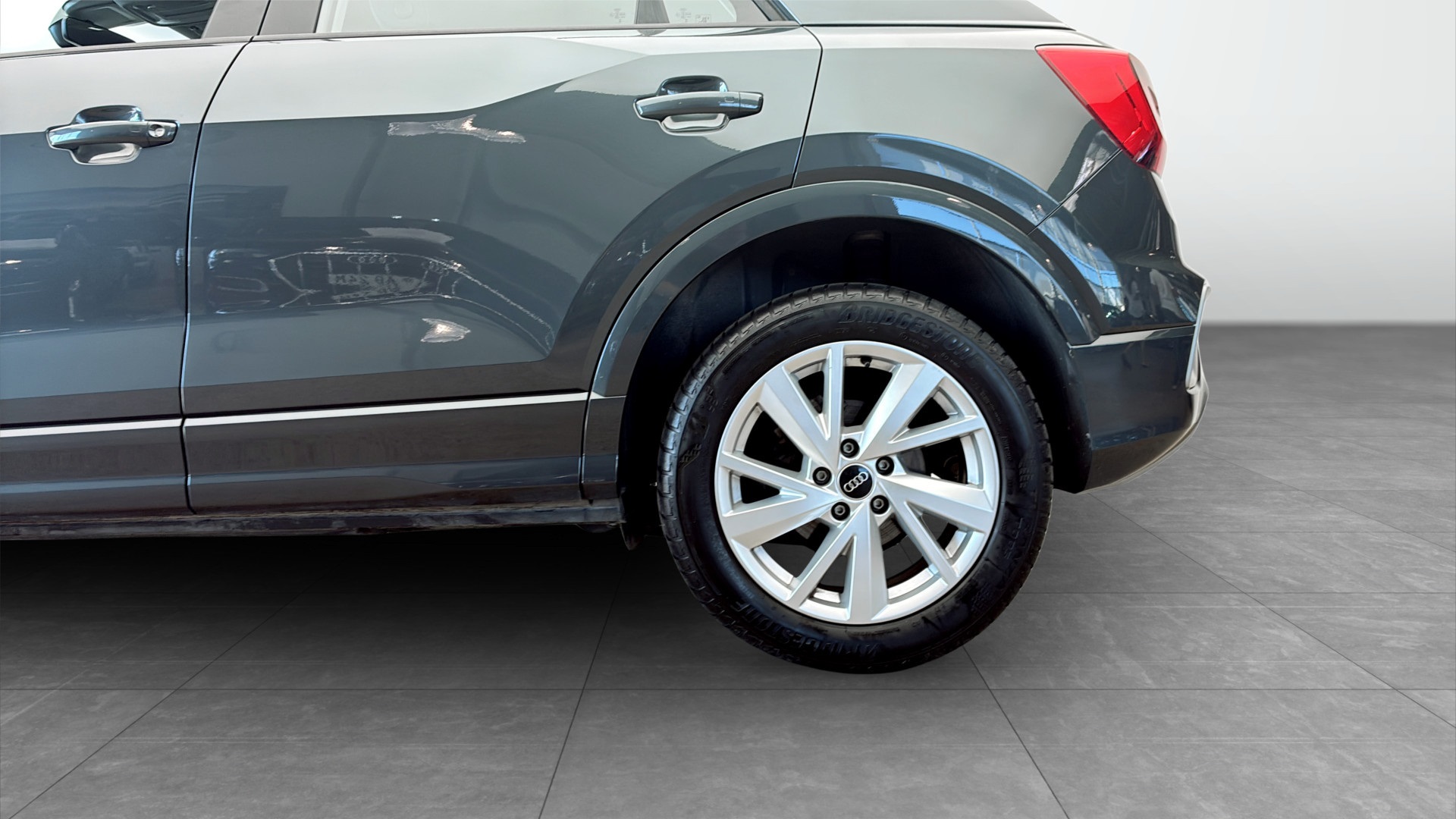 Audi Q2 HHJ06L