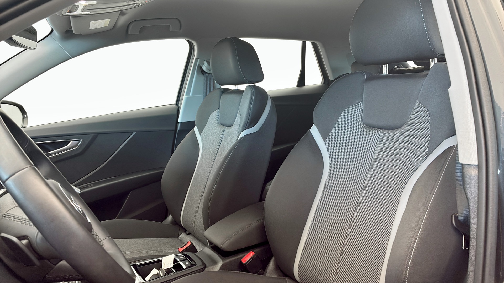 Audi Q2 HHJ06L
