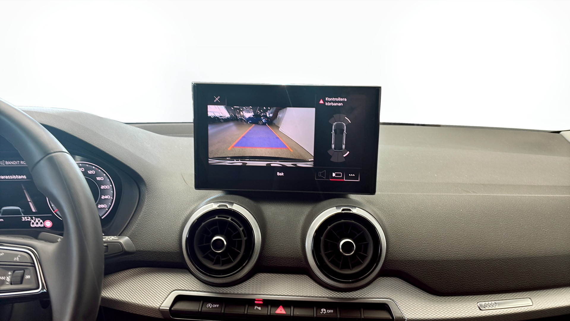 Audi Q2 HHJ06L