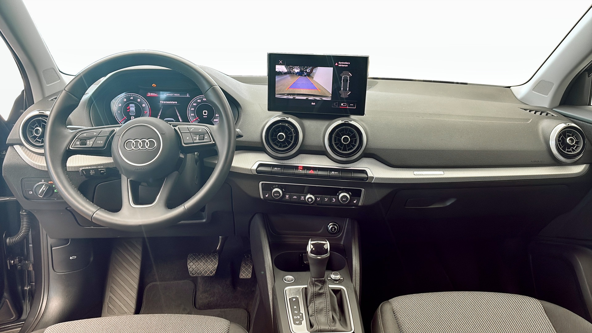 Audi Q2 HHJ06L