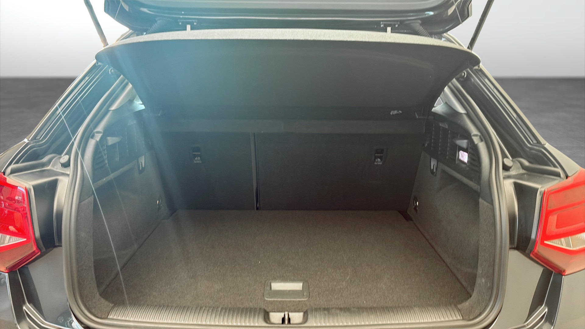 Audi Q2 HHJ06L