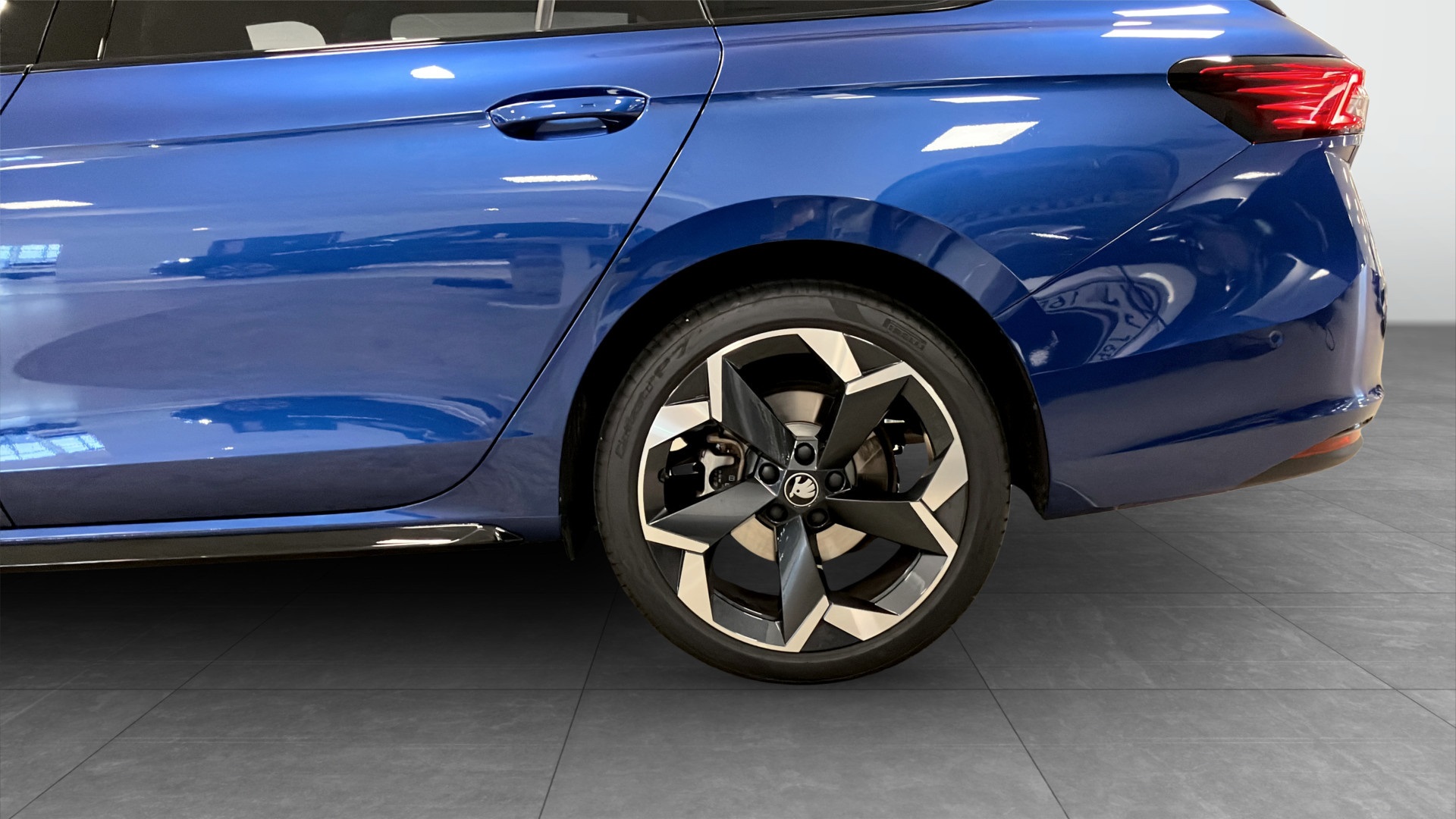 Skoda Superb Combi HHL81C