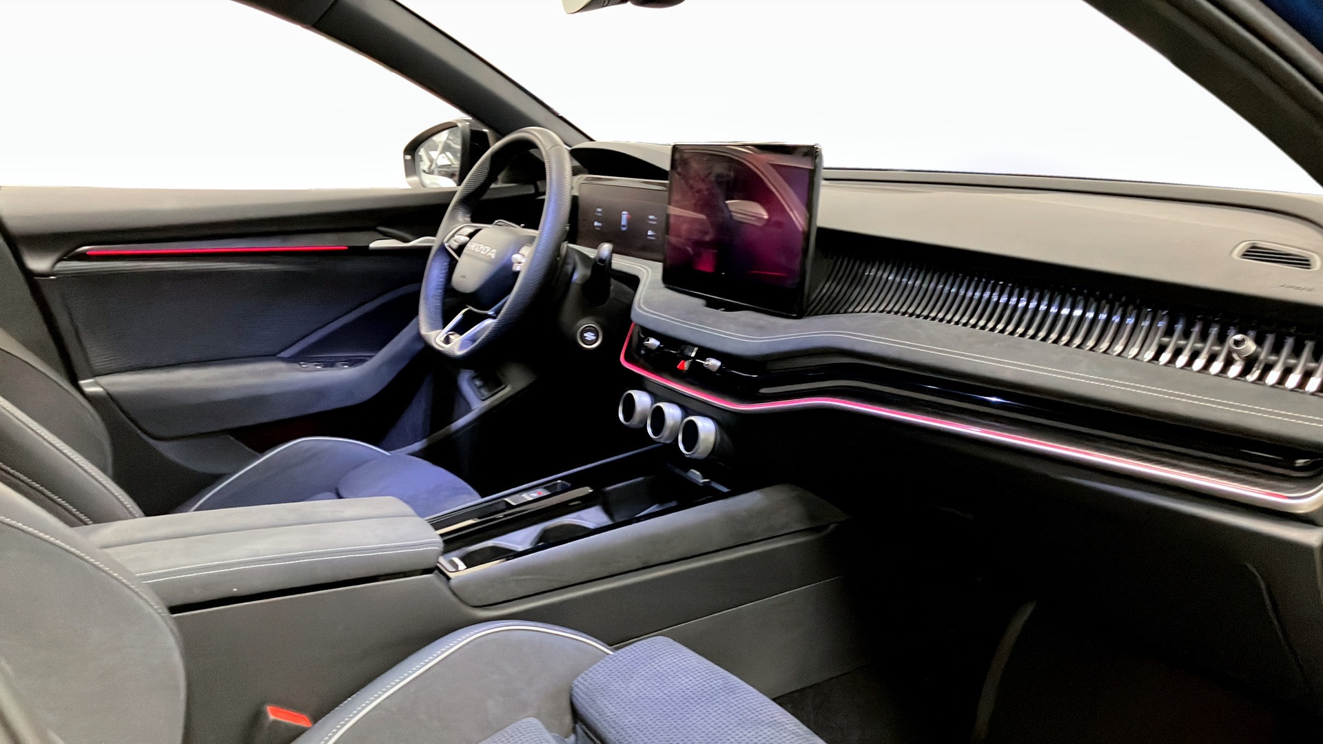 Skoda Superb Combi HHL81C