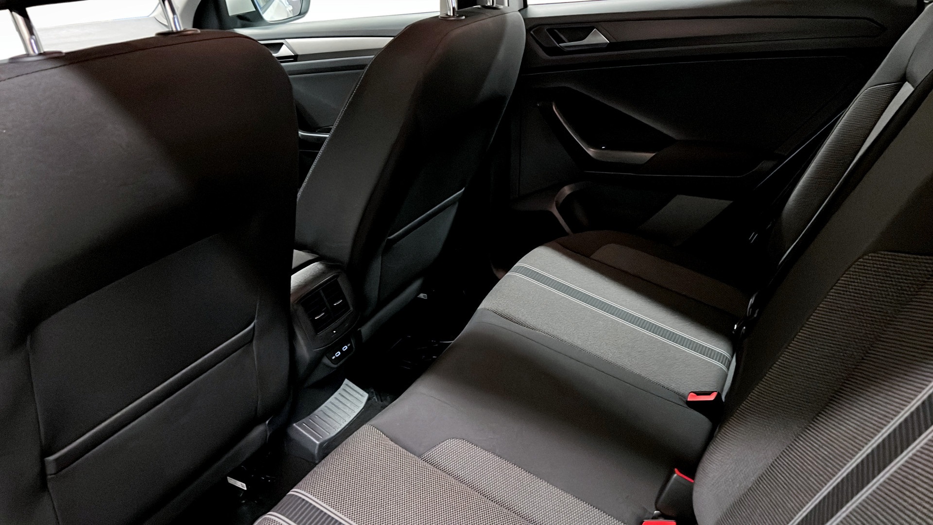 Volkswagen T-Roc HHN69B