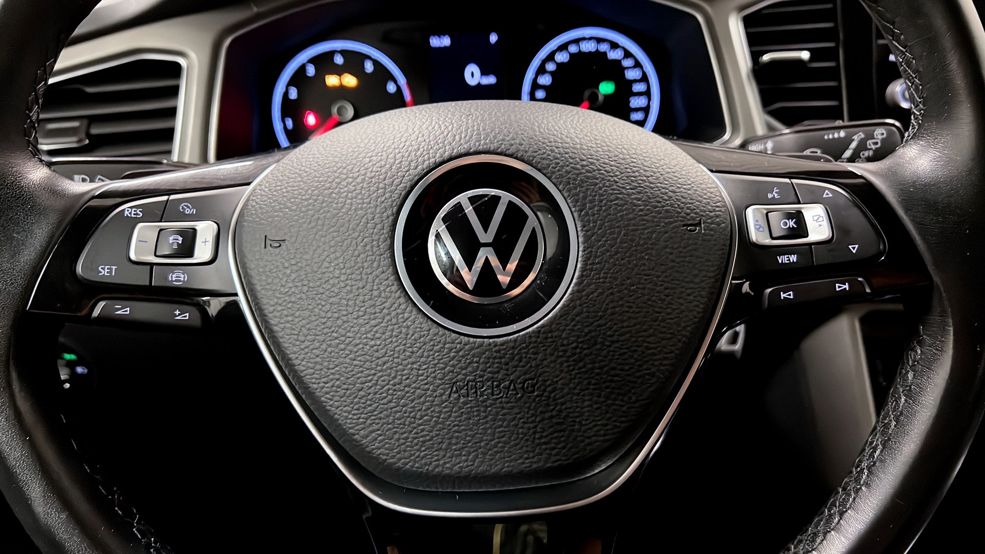 Volkswagen T-Roc HHN69B
