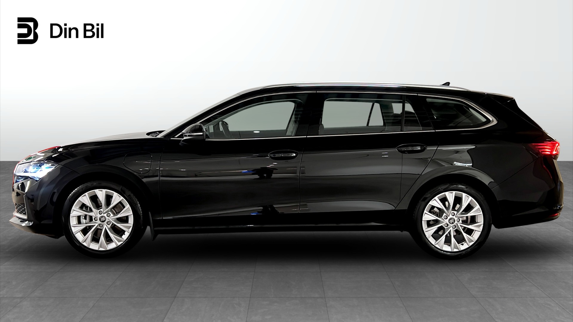 Skoda Superb Combi HJB06C