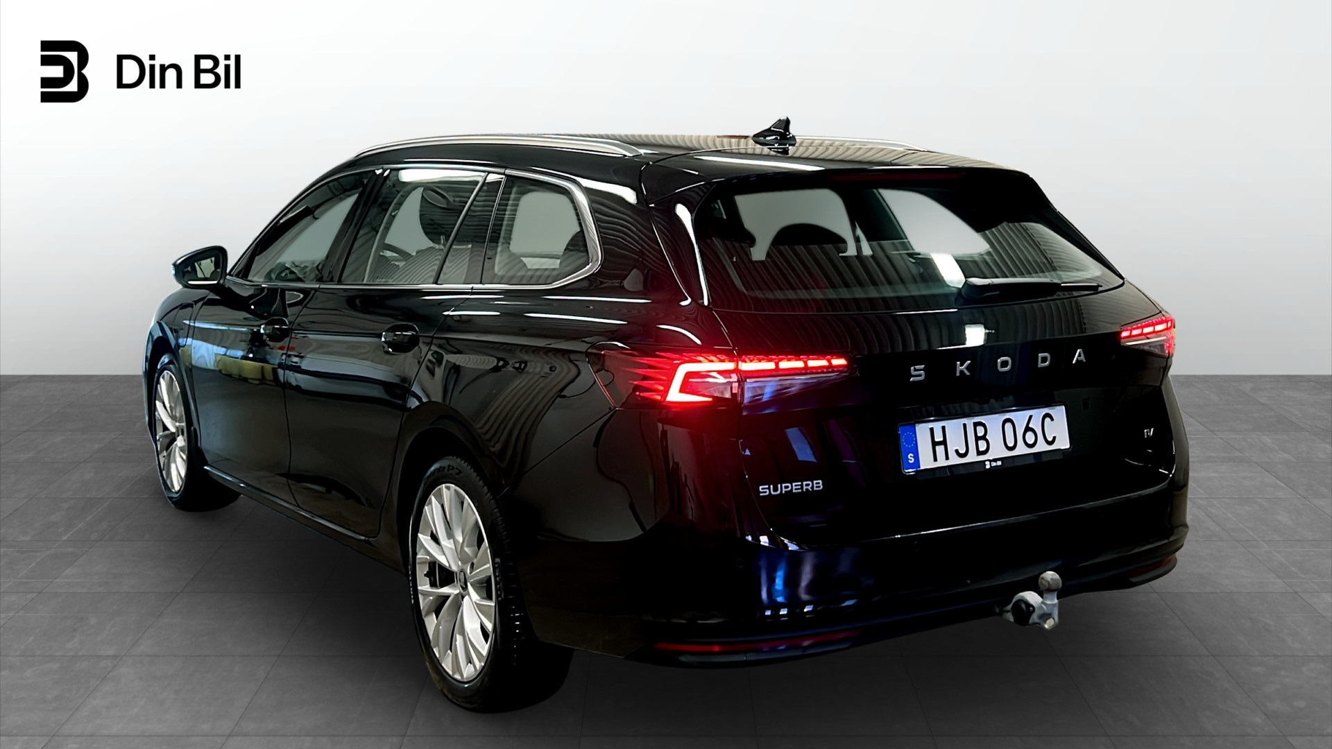 Skoda Superb Combi HJB06C