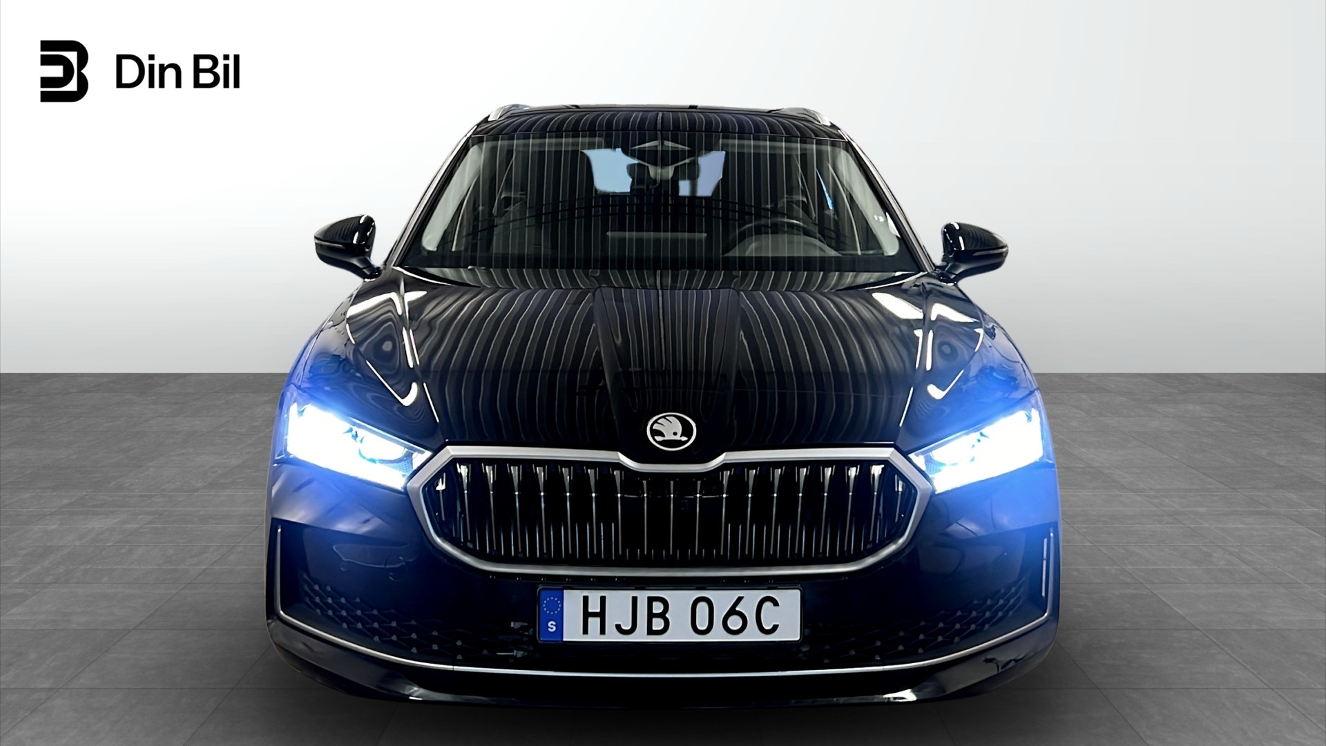 Skoda Superb Combi HJB06C