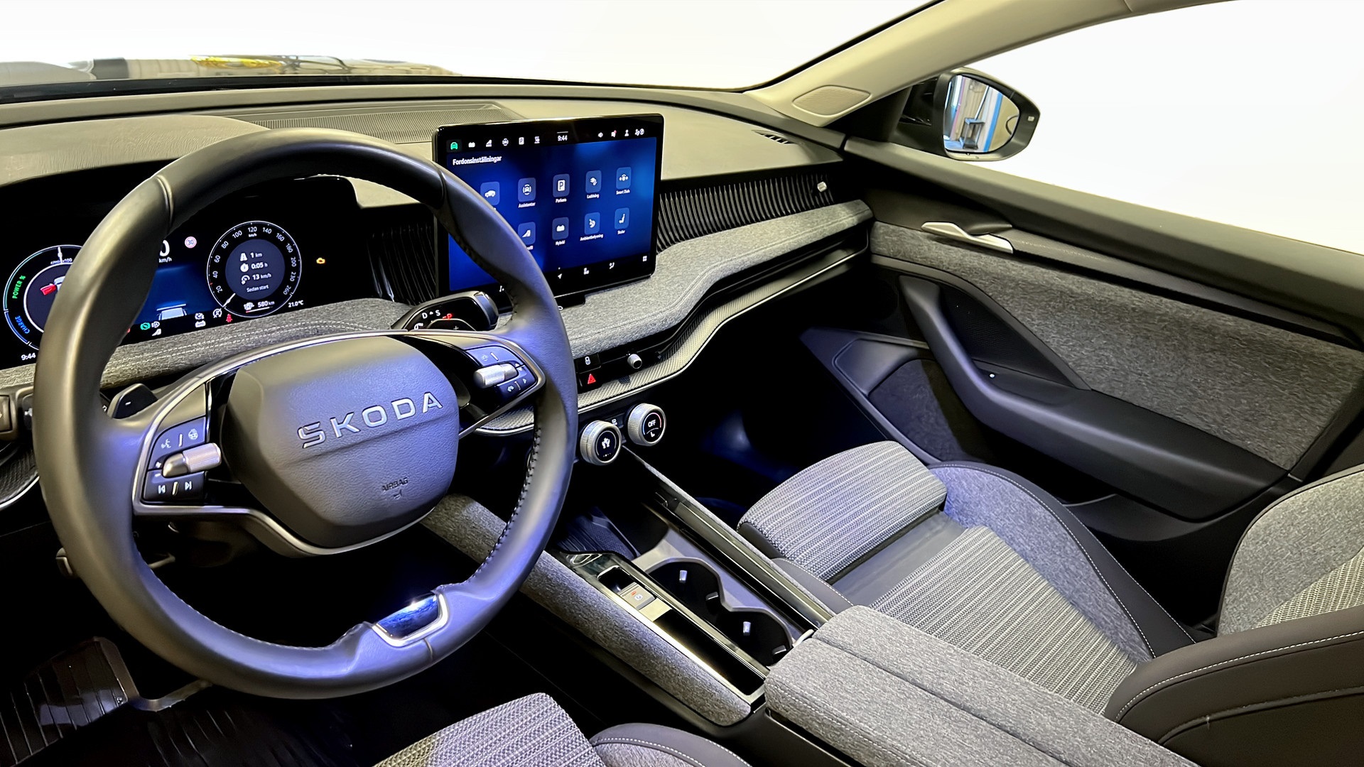 Skoda Superb Combi HJB06C