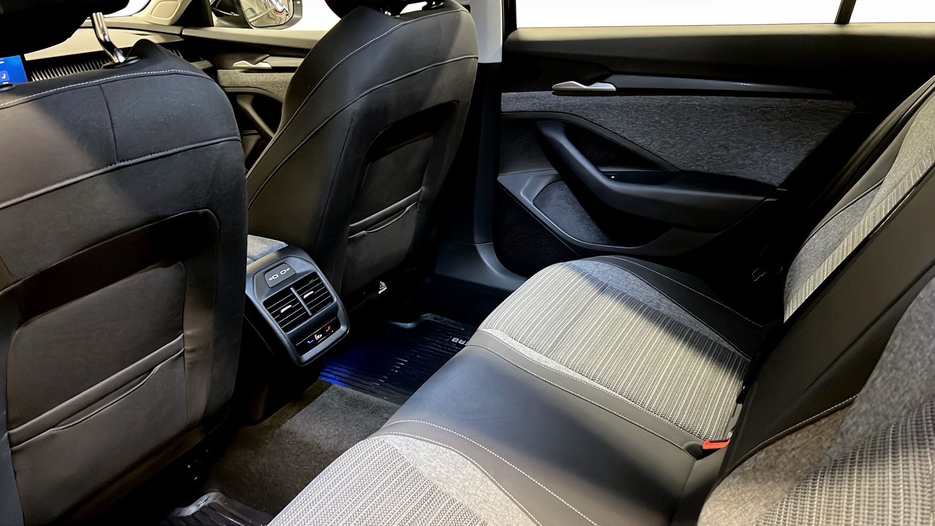 Skoda Superb Combi HJB06C