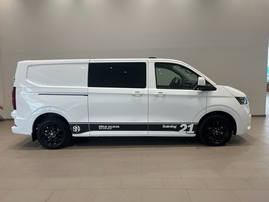 Volkswagen T7 Transporter Kombi HJJ37C