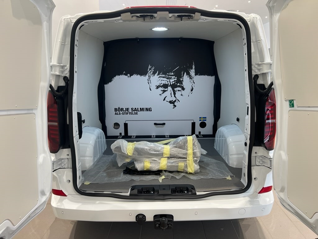 Volkswagen T7 Transporter Kombi HJJ37C