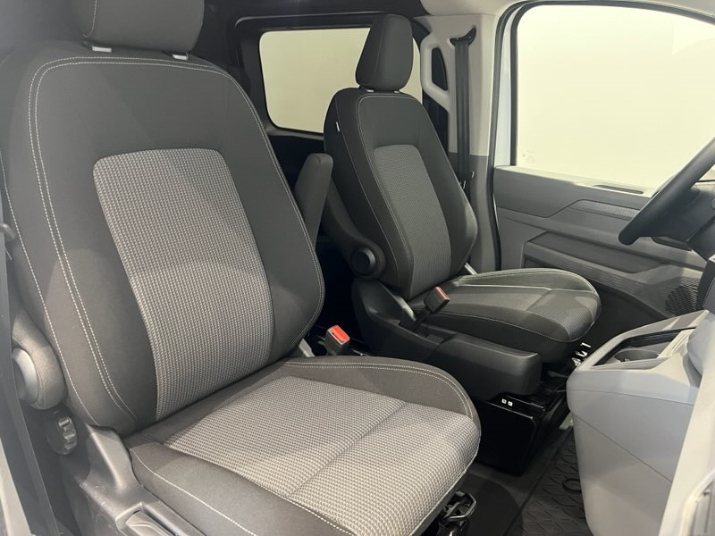 Volkswagen T7 Transporter Kombi HJJ37C