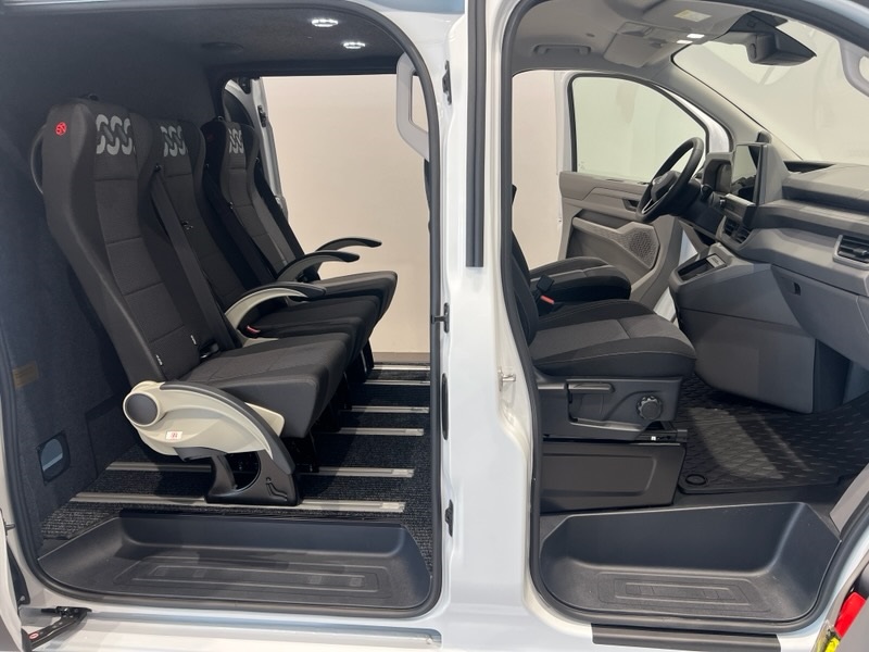 Volkswagen T7 Transporter Kombi HJJ37C