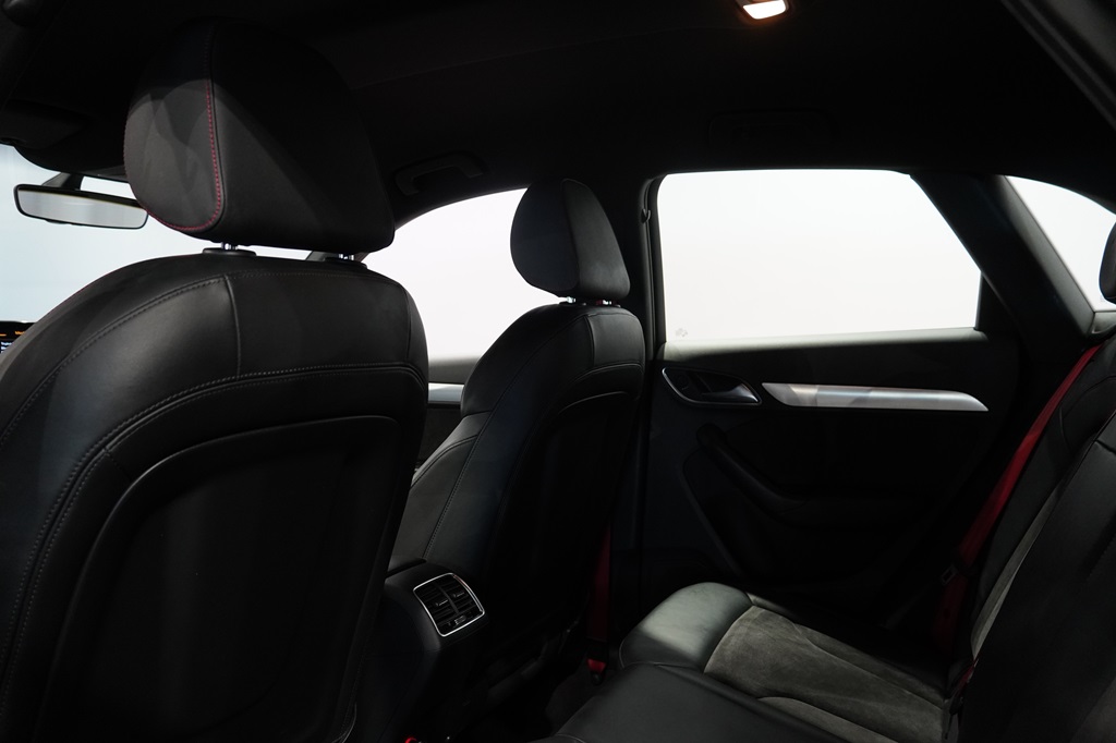 Audi Q3 HKL916