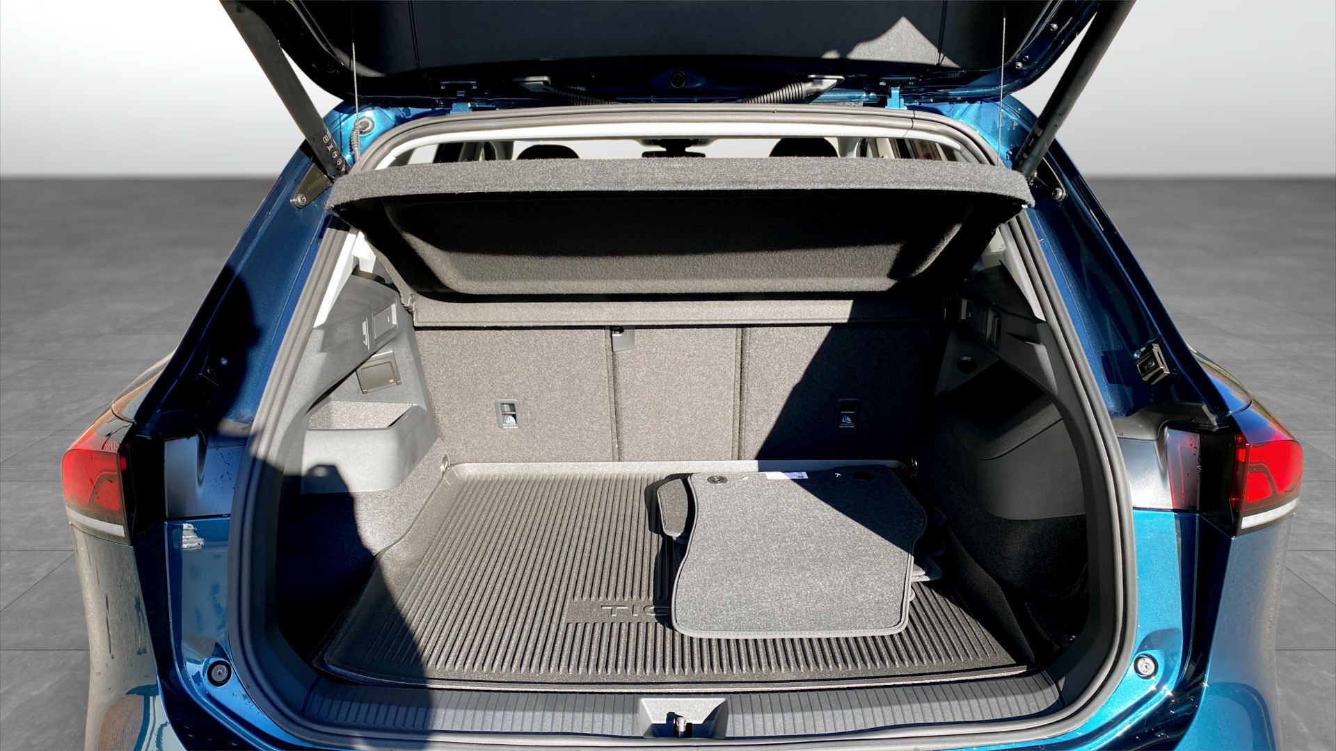 Volkswagen Tiguan HLJ79J