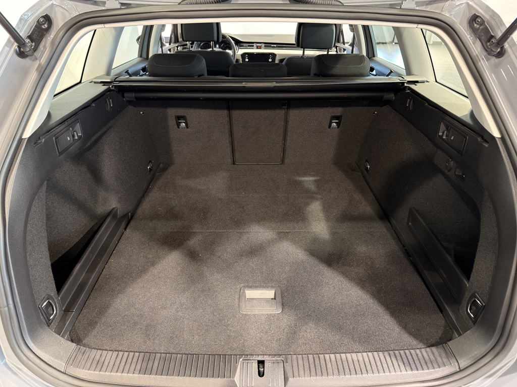 Volkswagen Passat Sportscombi HLL38U