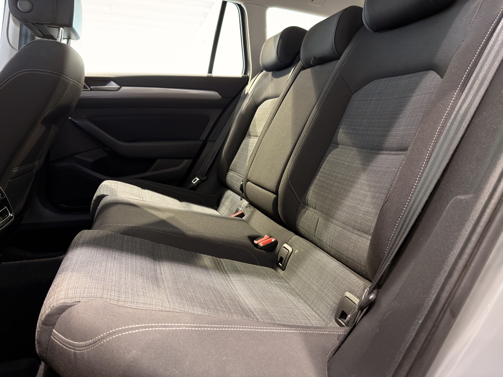 Volkswagen Passat Sportscombi HLL38U