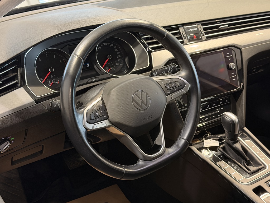 Volkswagen Passat Sportscombi HLL38U