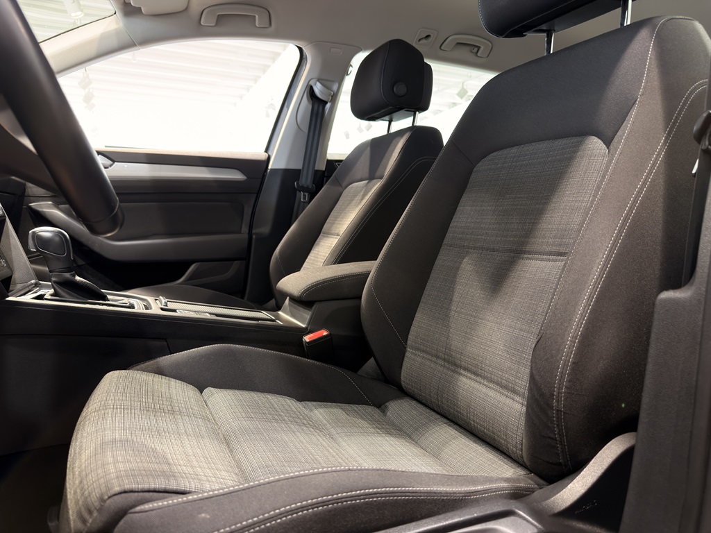 Volkswagen Passat Sportscombi HLL38U