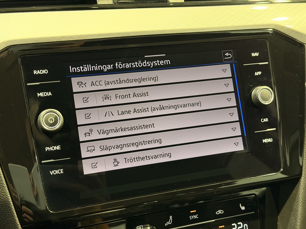 Volkswagen Passat Sportscombi HLL38U